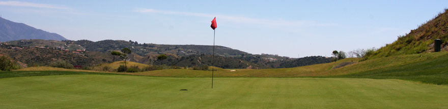 Los menores de 16 juegan al golf gratis en calanova golf club acompañado por un adulto