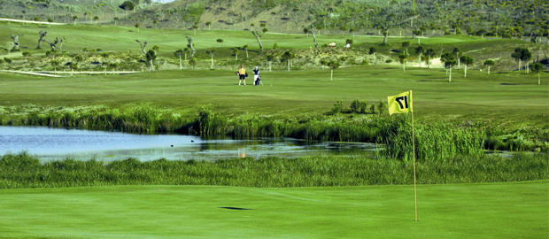 Campo de golf de 36 hoyos y una maravillosa posición junto al río Guadiana