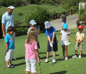 Curso de golf infantil en verano