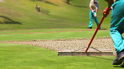 El pinchado en los campos de golf